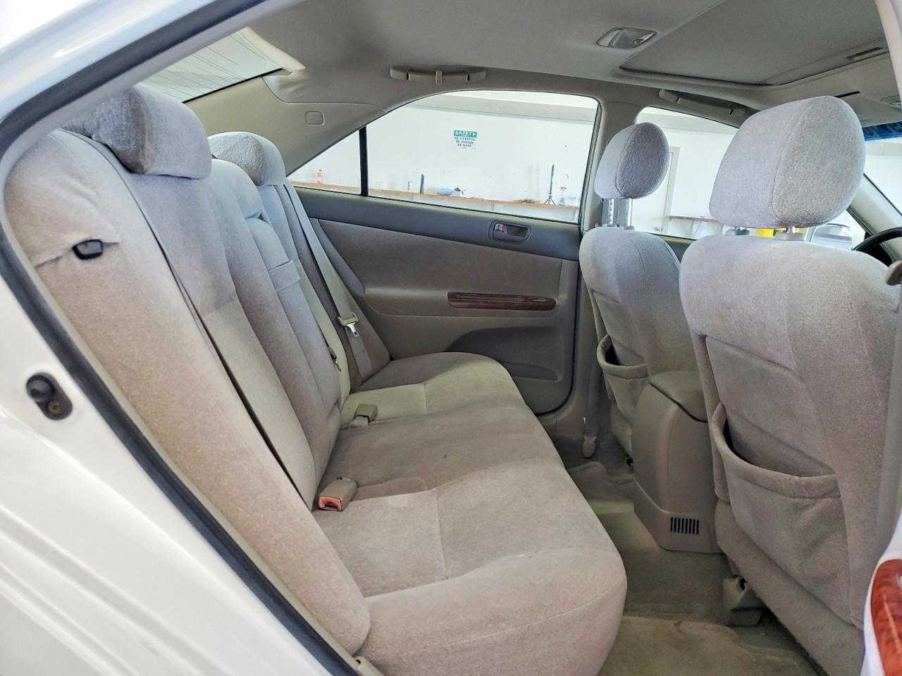 2004 TOYOTA CAMRY LE photo 28