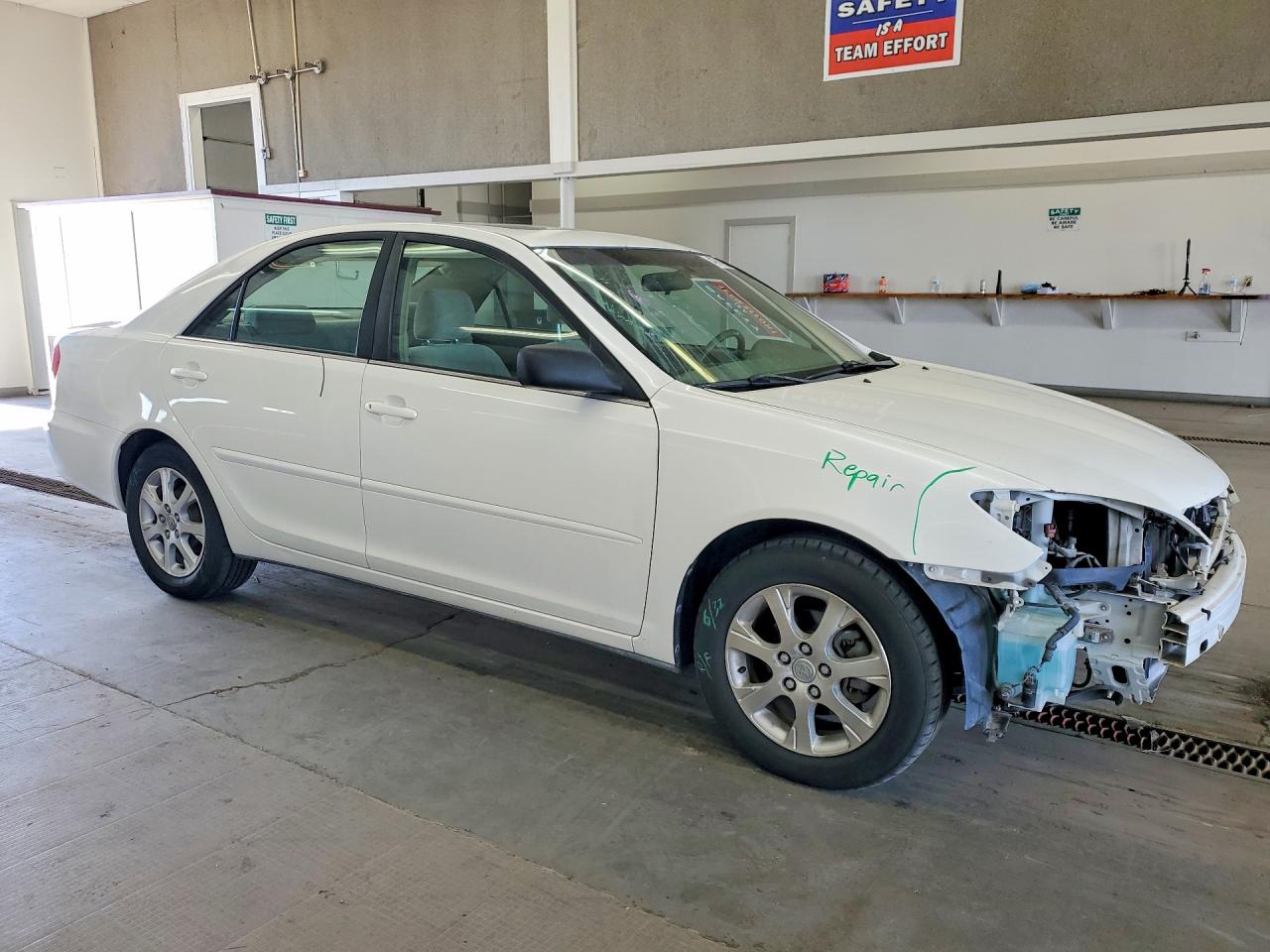 2004 TOYOTA CAMRY LE photo 10