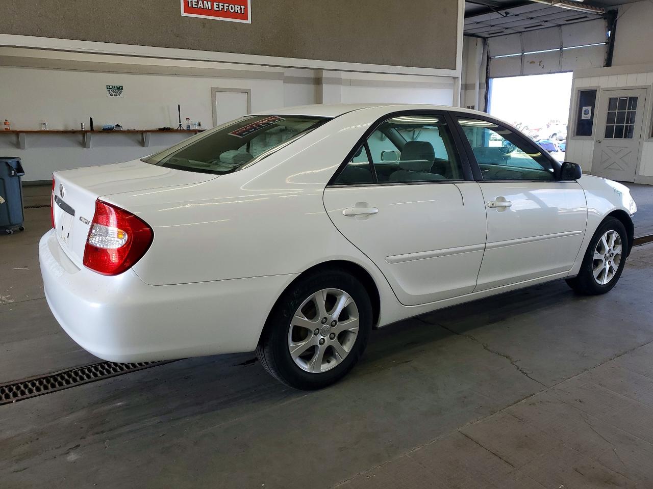 2004 TOYOTA CAMRY LE photo 7