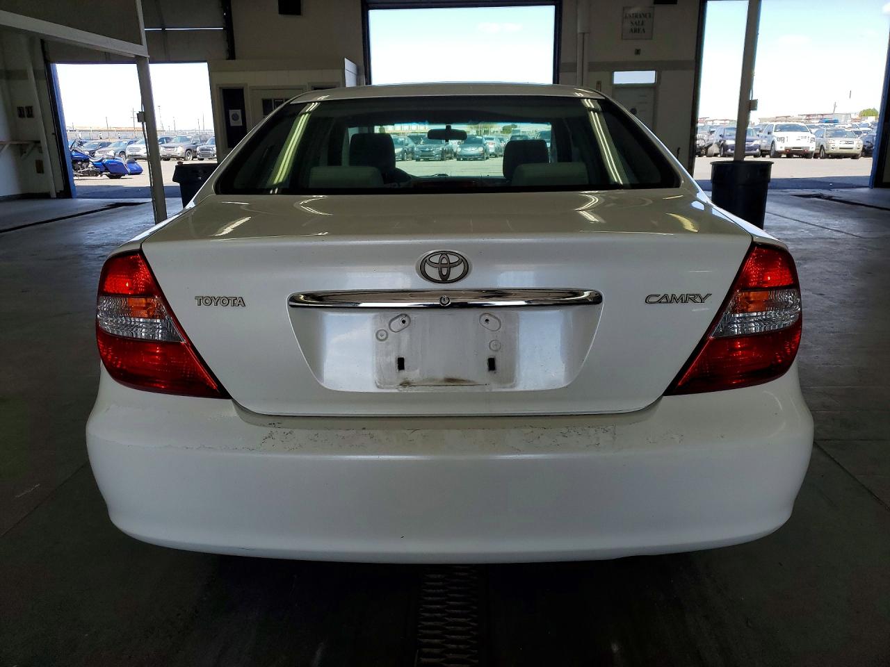 2004 TOYOTA CAMRY LE photo 16