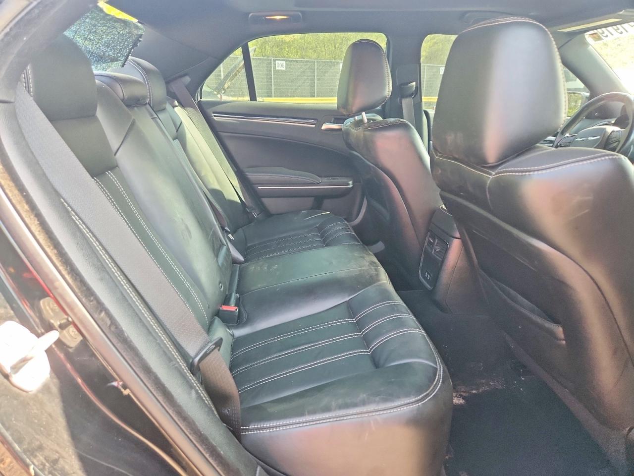 2019 CHRYSLER 300 S photo 19