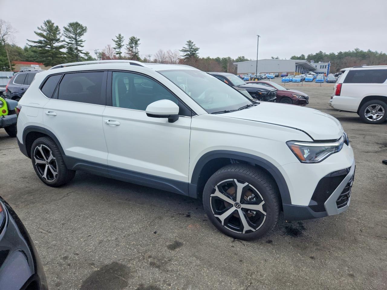 2026 VOLKSWAGEN TAOS SEL photo 10