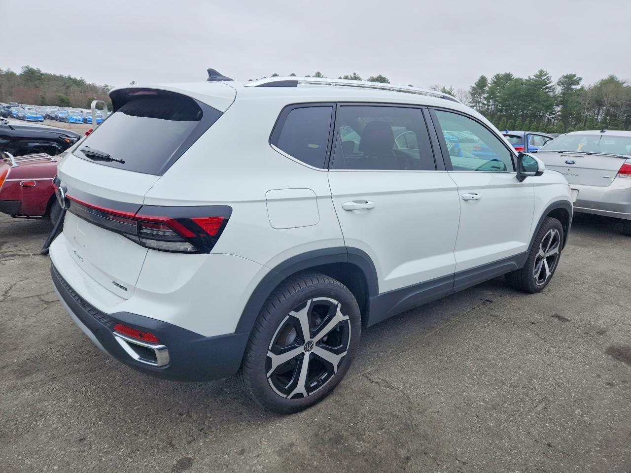 2026 VOLKSWAGEN TAOS SEL photo 7