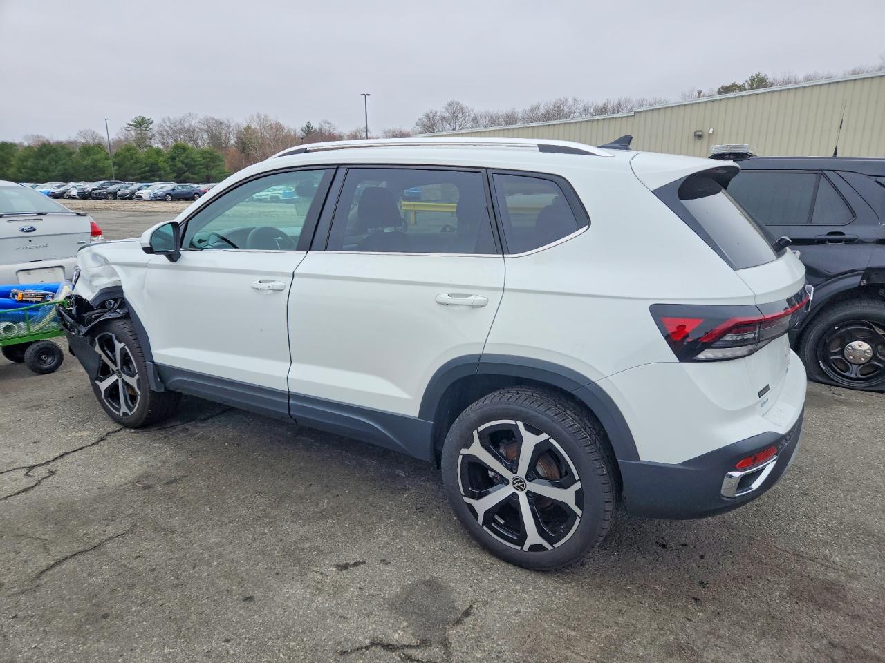 2026 VOLKSWAGEN TAOS SEL photo 4