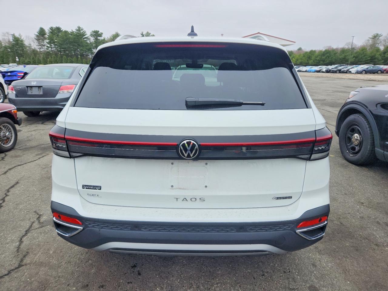 2026 VOLKSWAGEN TAOS SEL photo 16