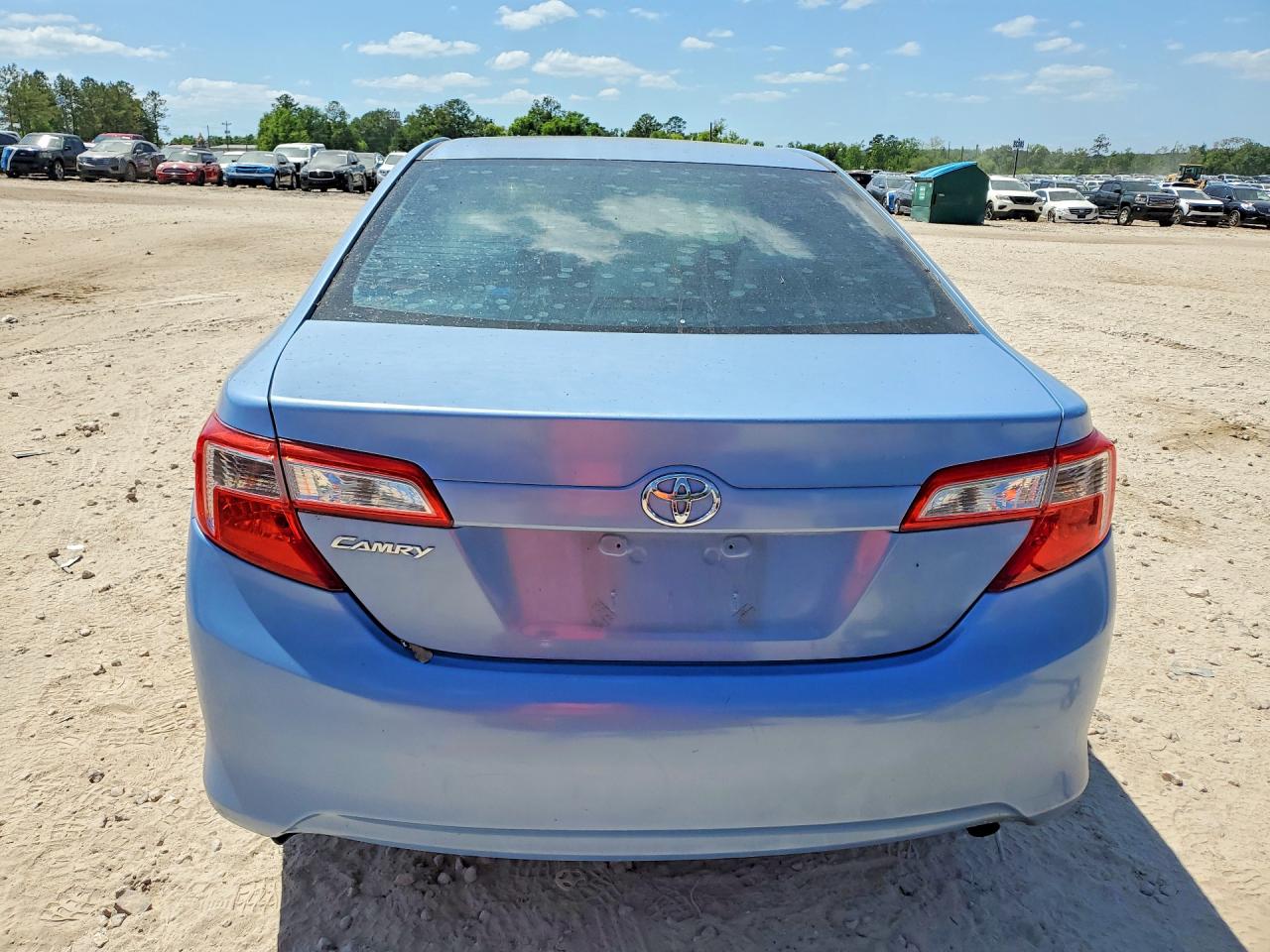 2012 TOYOTA CAMRY L photo 11