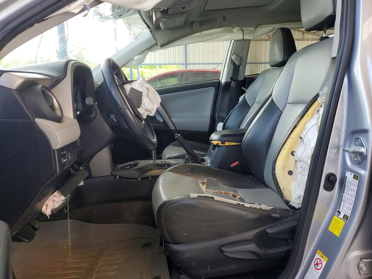 2016 TOYOTA RAV4 XLE photo 13