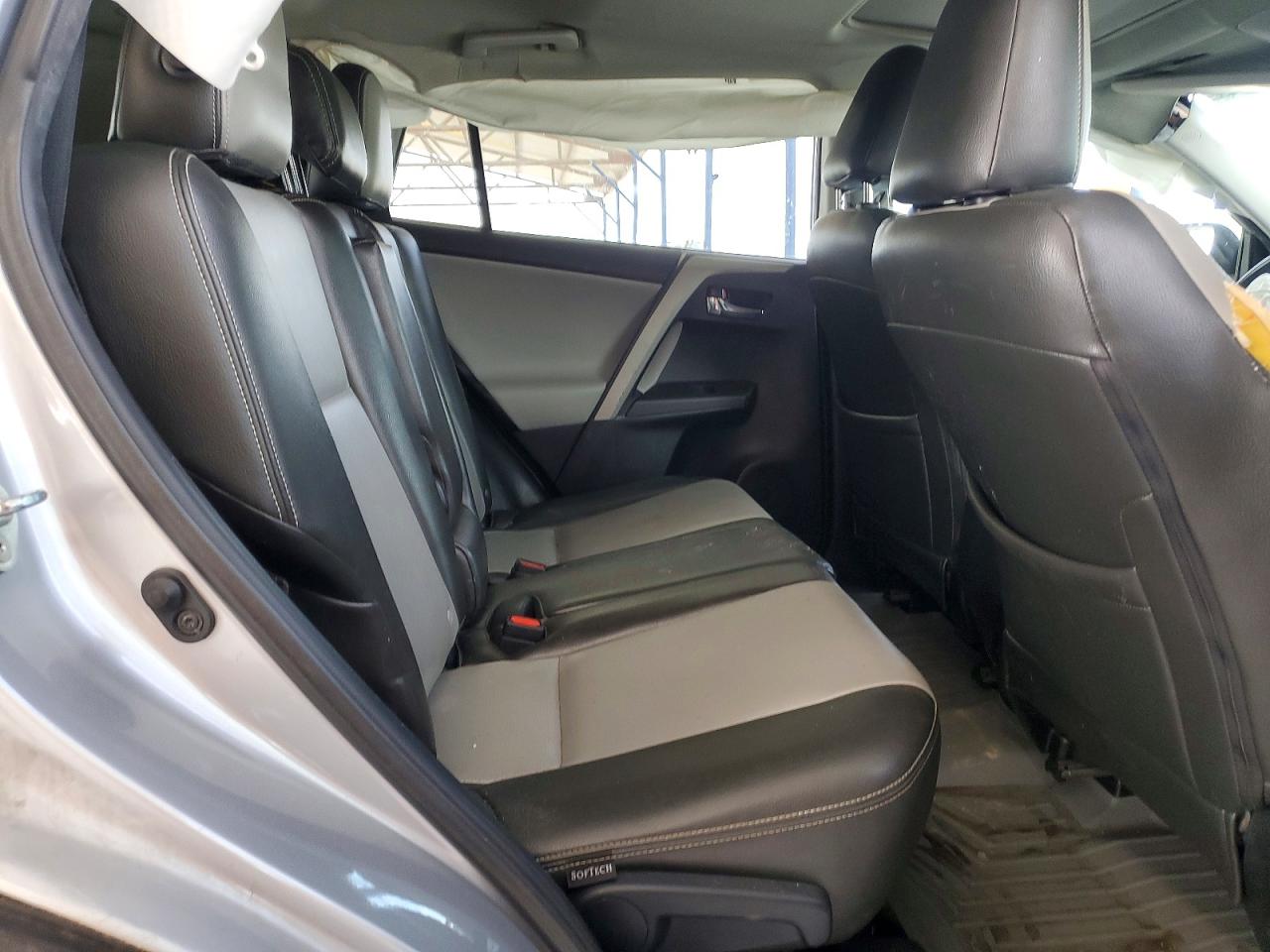 2016 TOYOTA RAV4 XLE photo 19