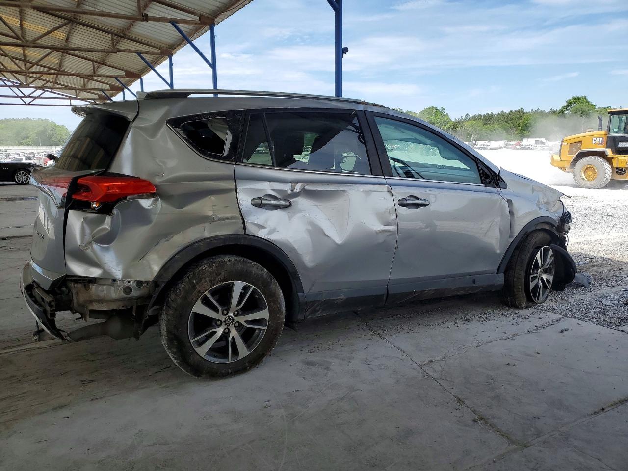 2016 TOYOTA RAV4 XLE photo 5