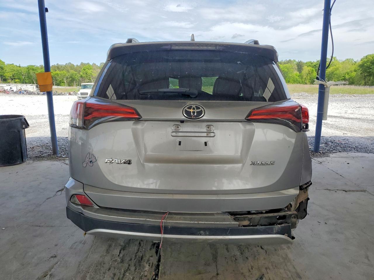 2016 TOYOTA RAV4 XLE photo 11