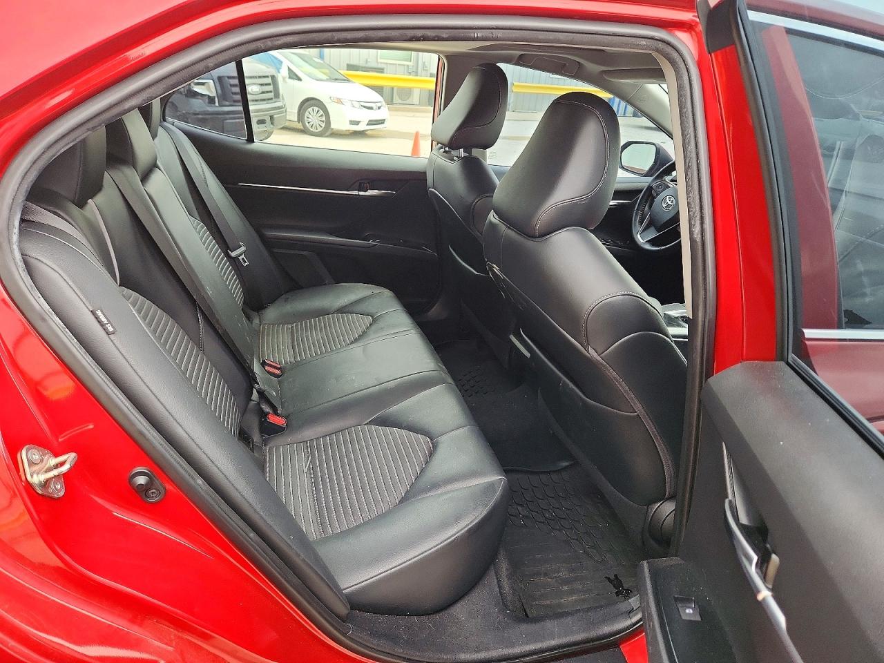 2020 TOYOTA CAMRY SE photo 19