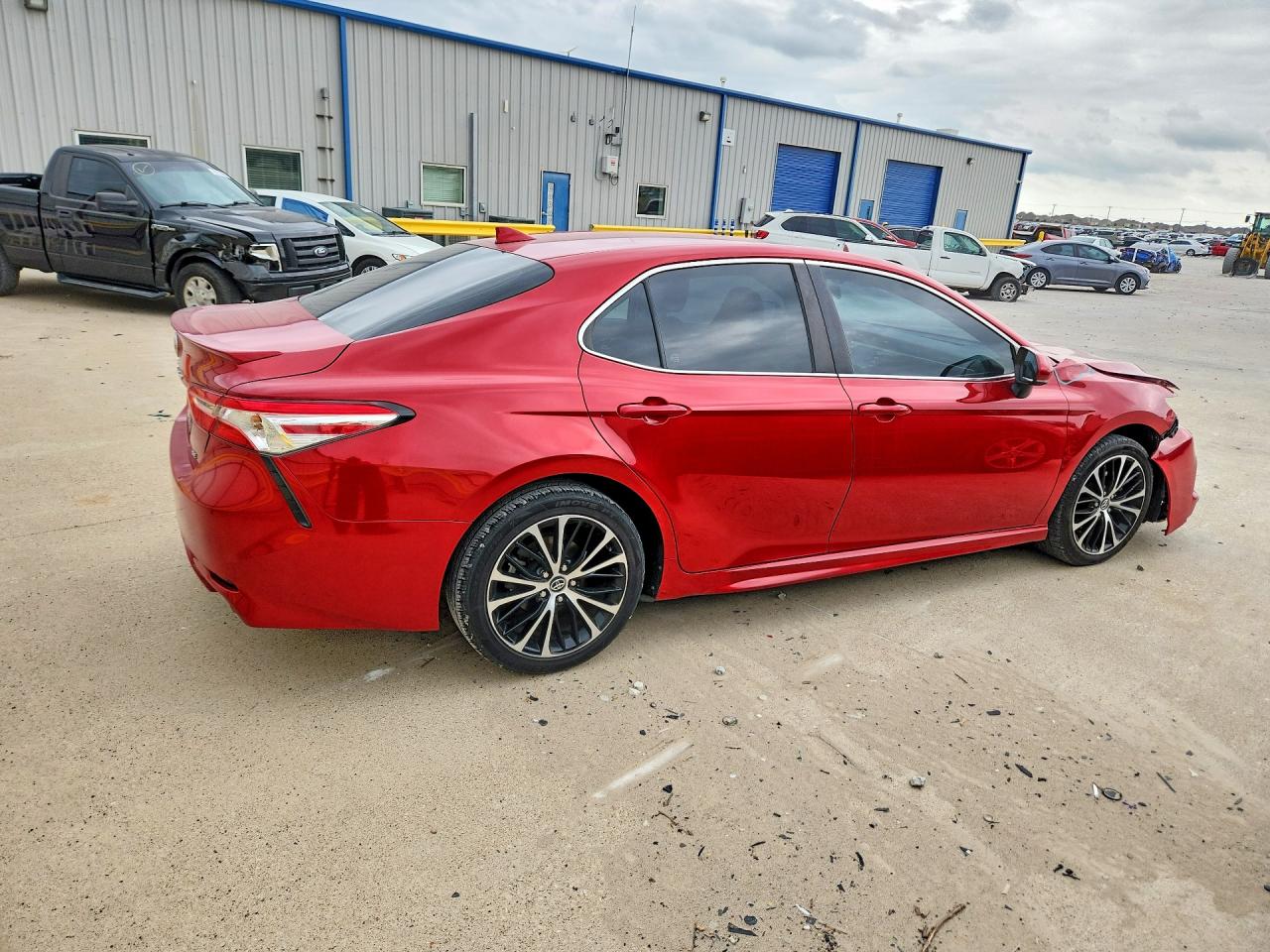2020 TOYOTA CAMRY SE photo 5