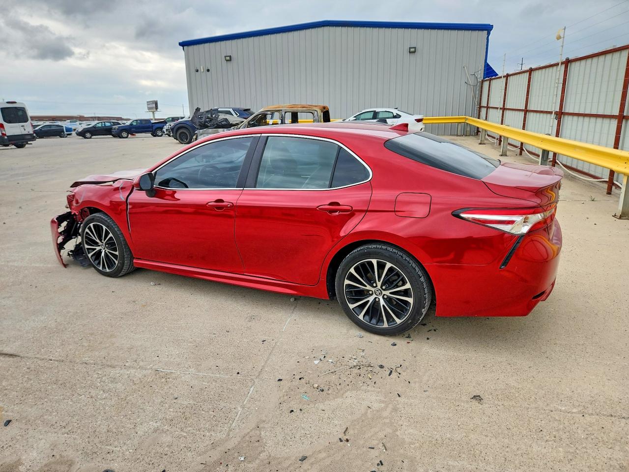 2020 TOYOTA CAMRY SE photo 3