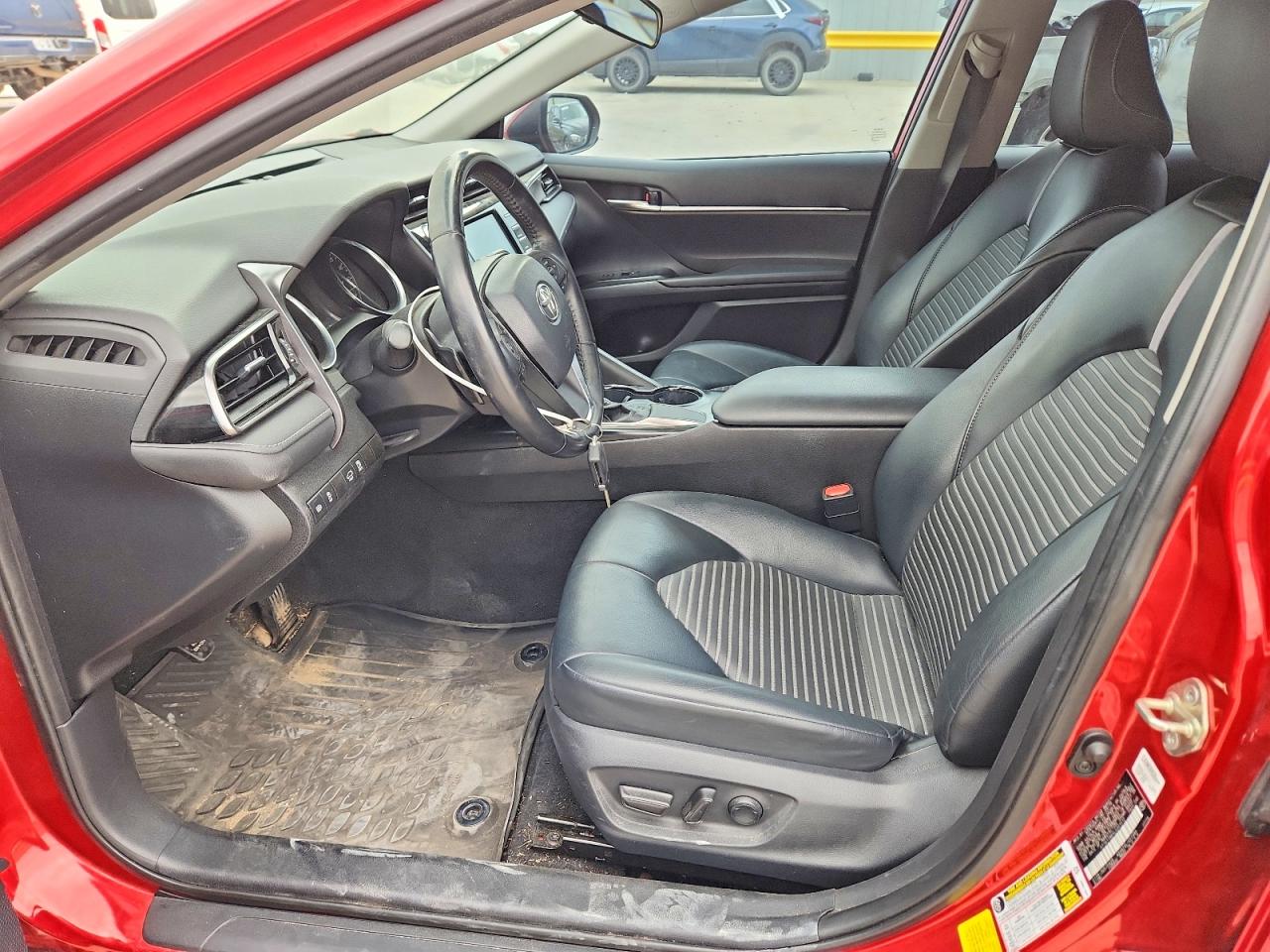 2020 TOYOTA CAMRY SE photo 13