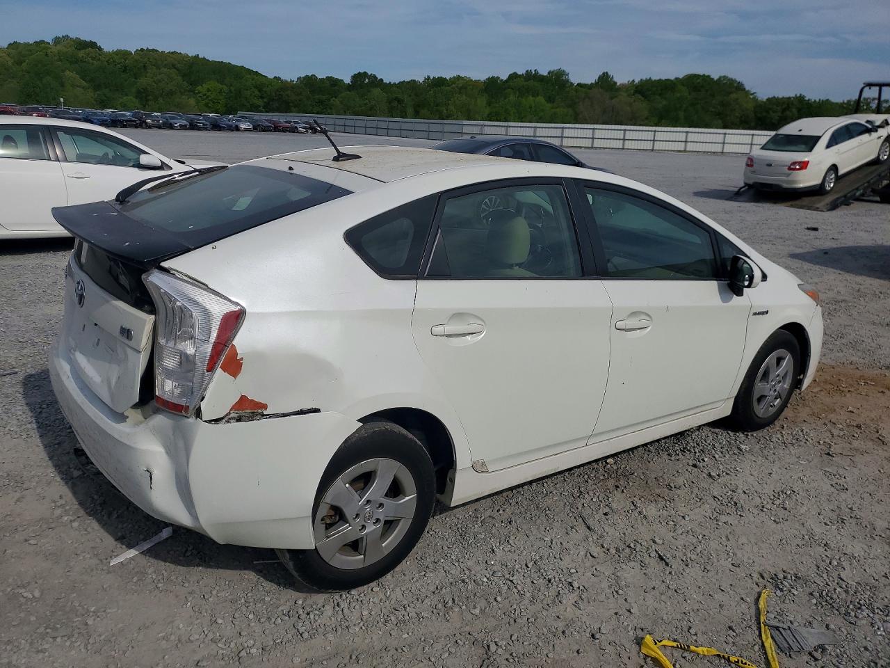 2011 TOYOTA PRIUS TWO photo 5