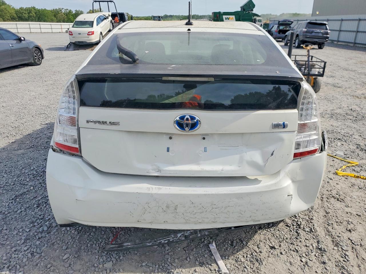 2011 TOYOTA PRIUS TWO photo 11