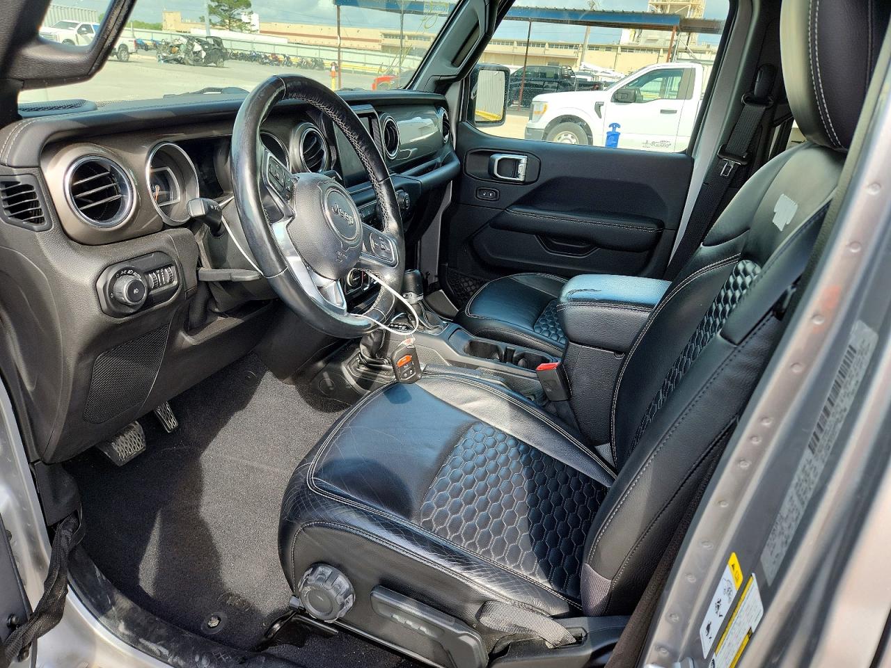 2018 JEEP WRANGLER UNLIMITED SAHARA photo 13