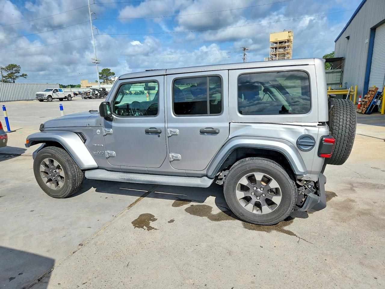 2018 JEEP WRANGLER UNLIMITED SAHARA photo 3