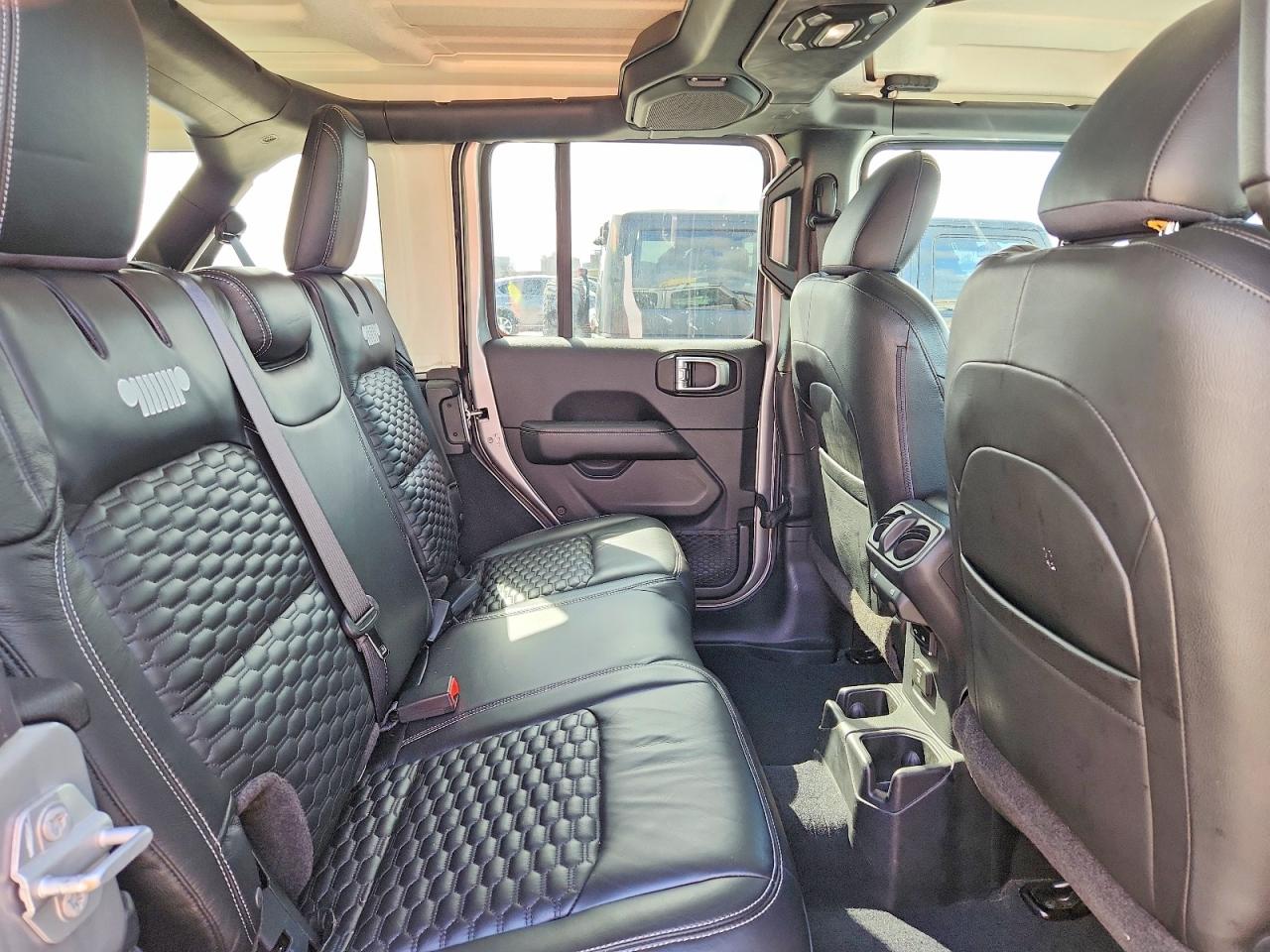 2018 JEEP WRANGLER UNLIMITED SAHARA photo 19