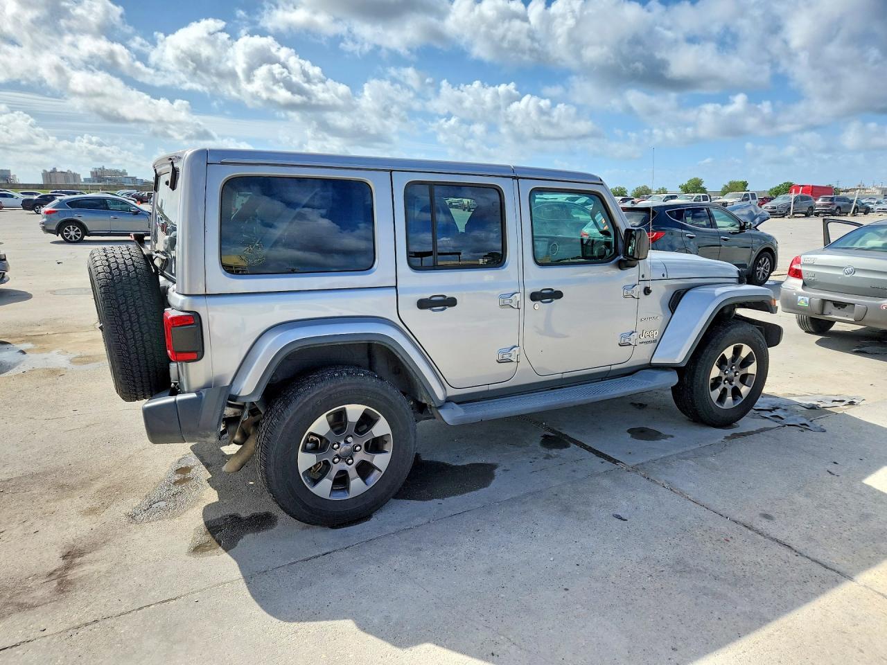 2018 JEEP WRANGLER UNLIMITED SAHARA photo 5