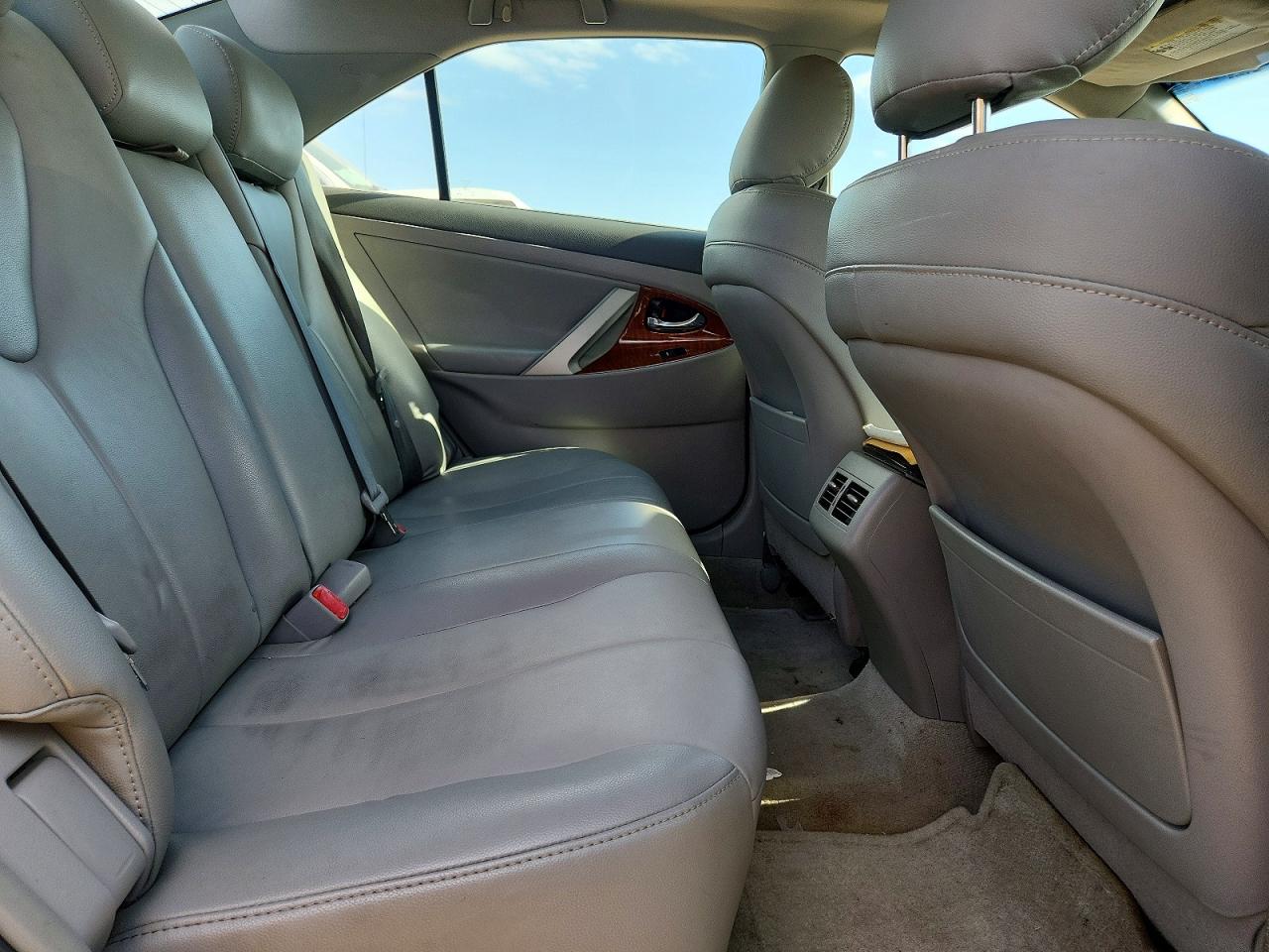 2010 TOYOTA CAMRY XLE photo 28