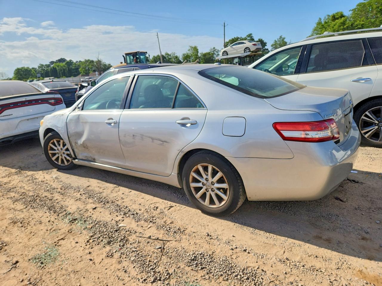 2010 TOYOTA CAMRY XLE photo 4