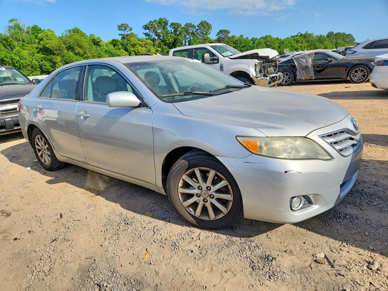 2010 TOYOTA CAMRY XLE photo 10