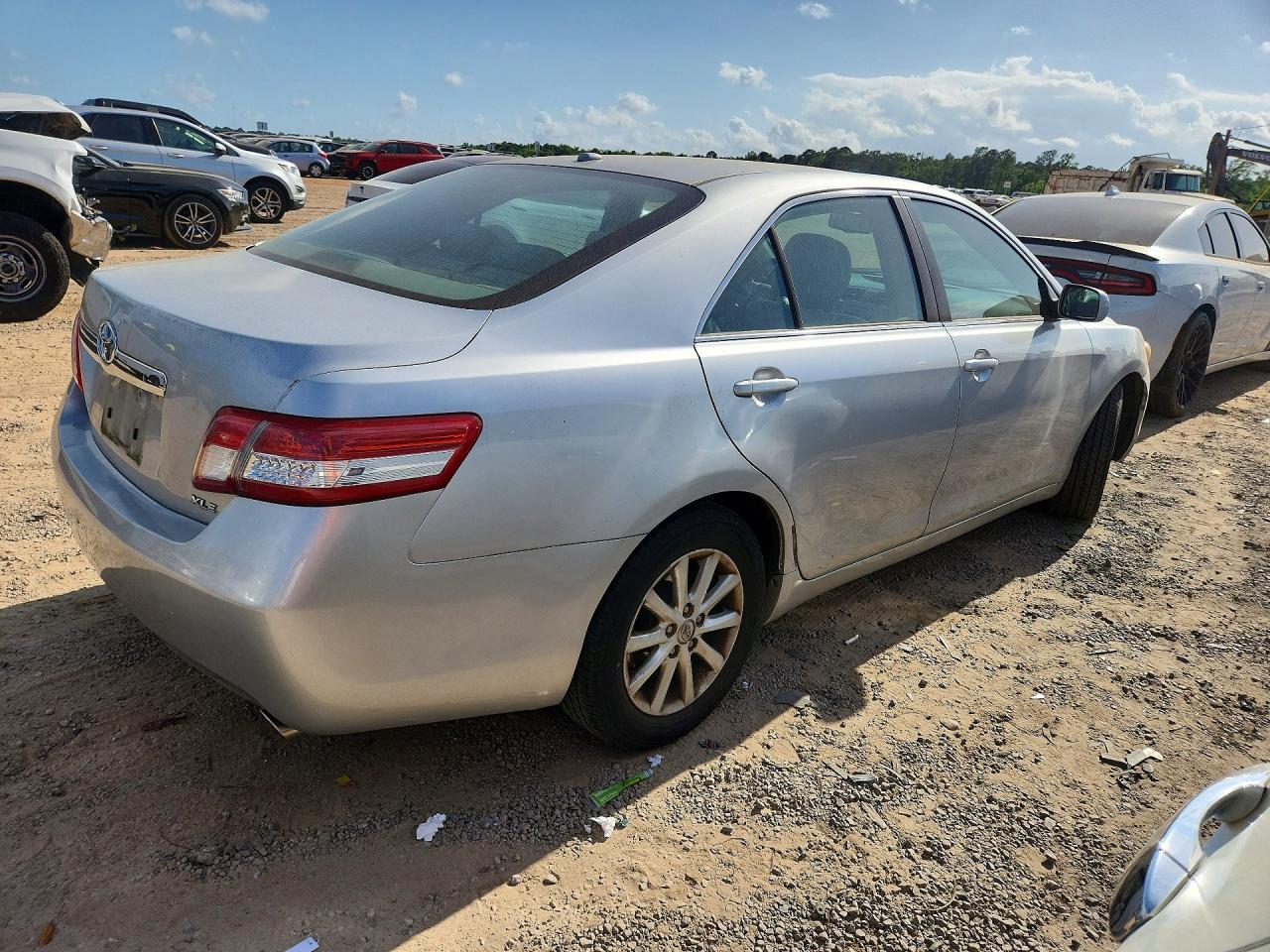 2010 TOYOTA CAMRY XLE photo 7