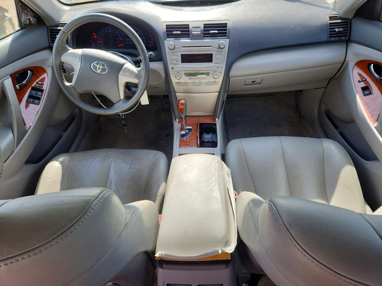 2010 TOYOTA CAMRY XLE photo 22