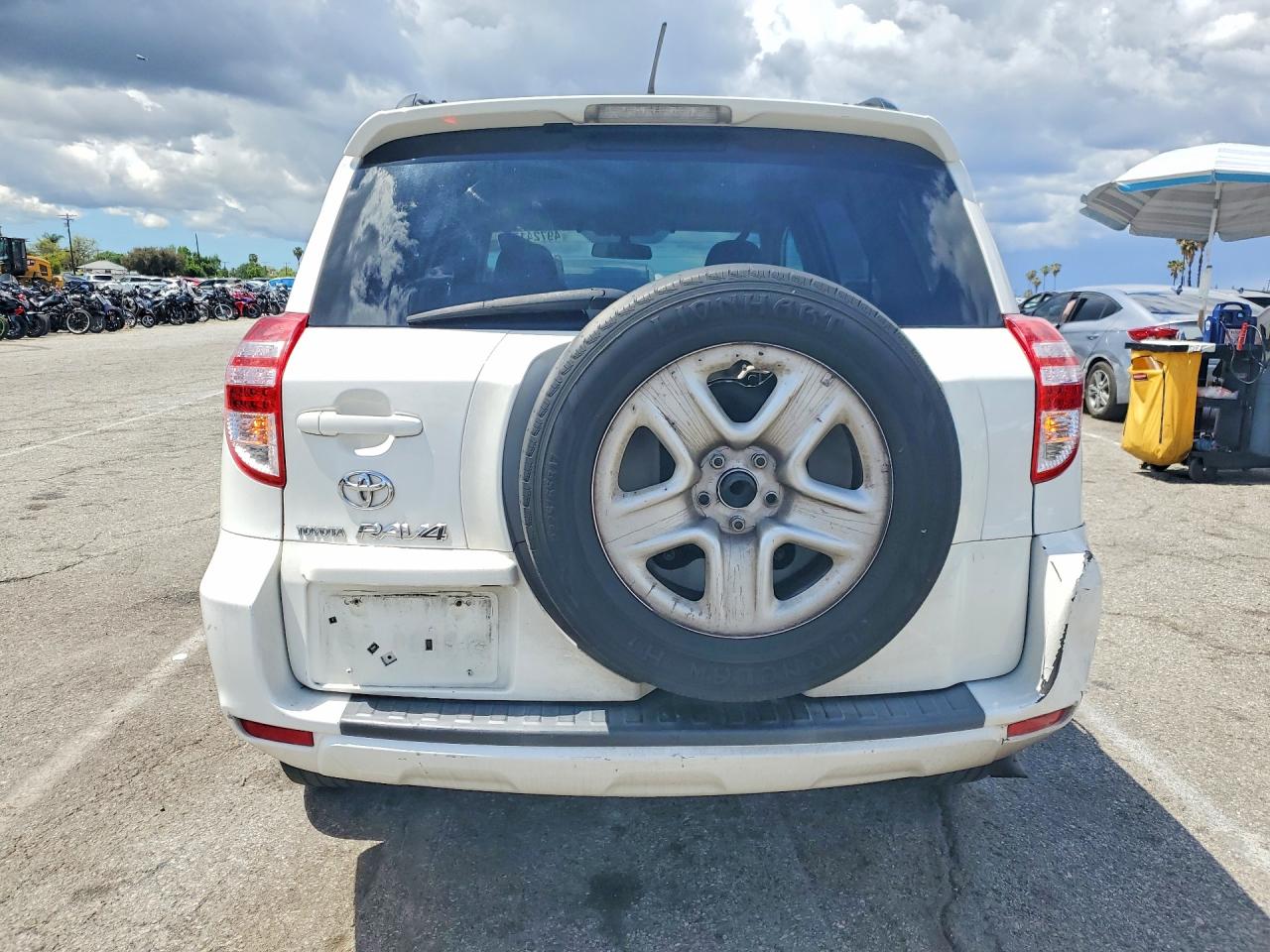 2010 TOYOTA RAV4 BASE photo 11
