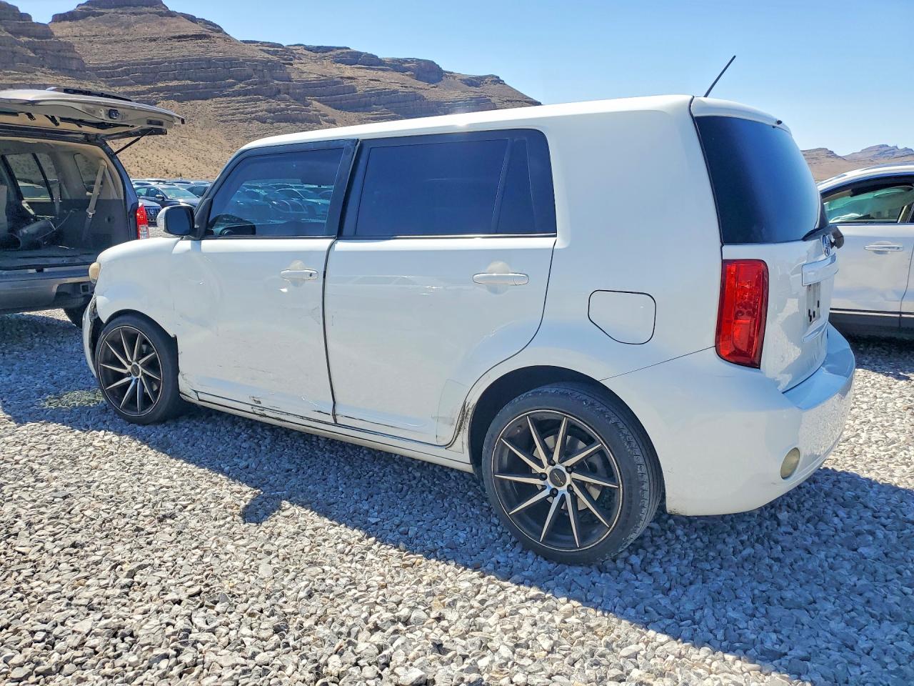 2010 TOYOTA SCION XB photo 3