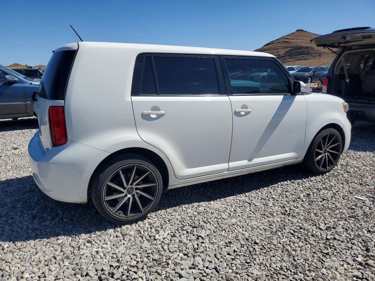 2010 TOYOTA SCION XB photo 5