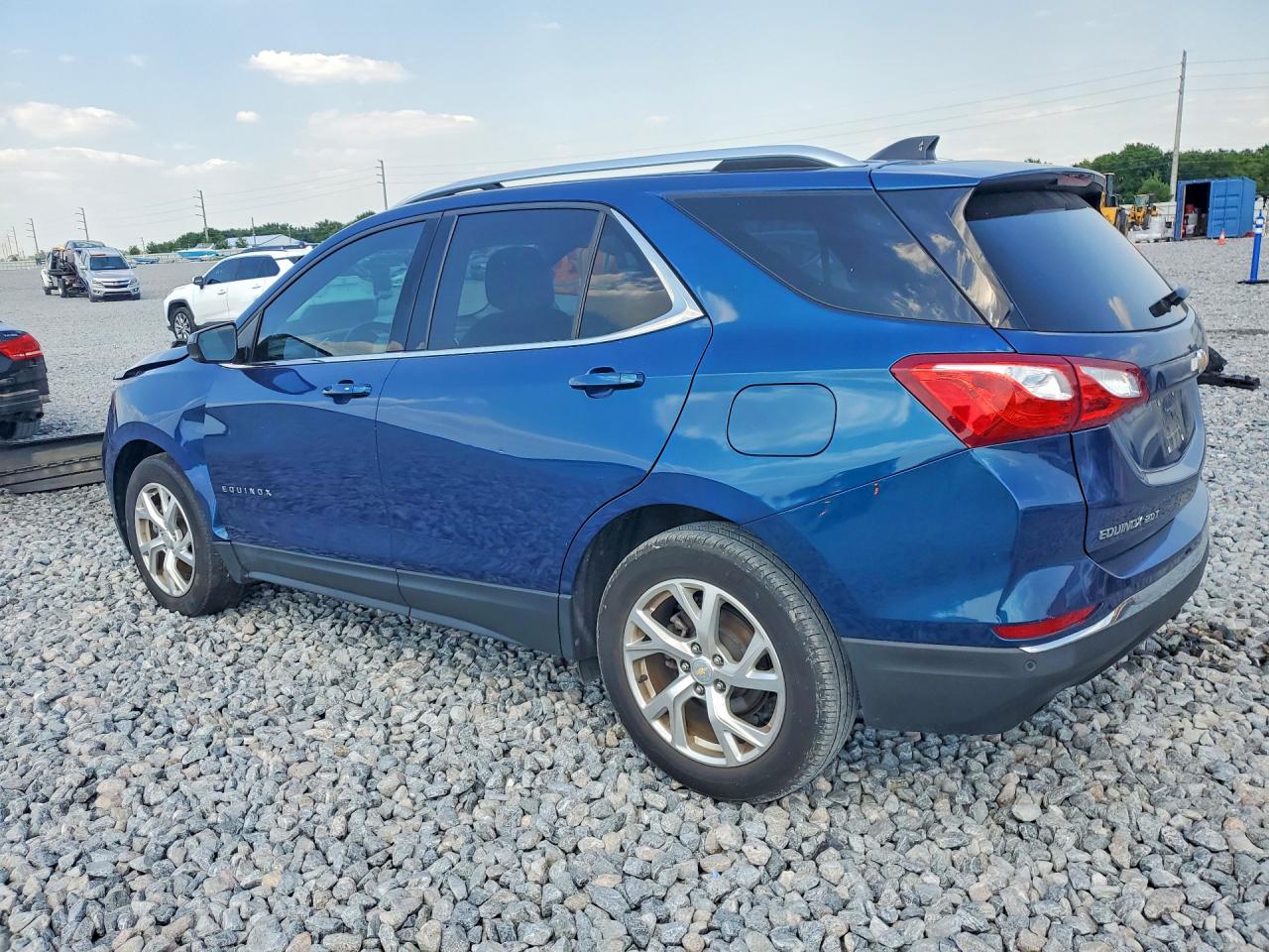 2020 CHEVROLET EQUINOX LT photo 3