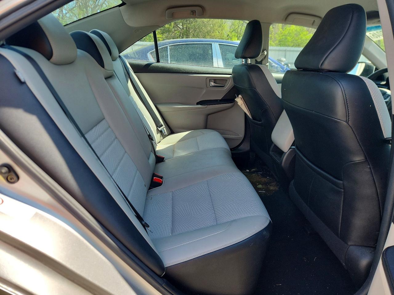 2017 TOYOTA CAMRY SE photo 19