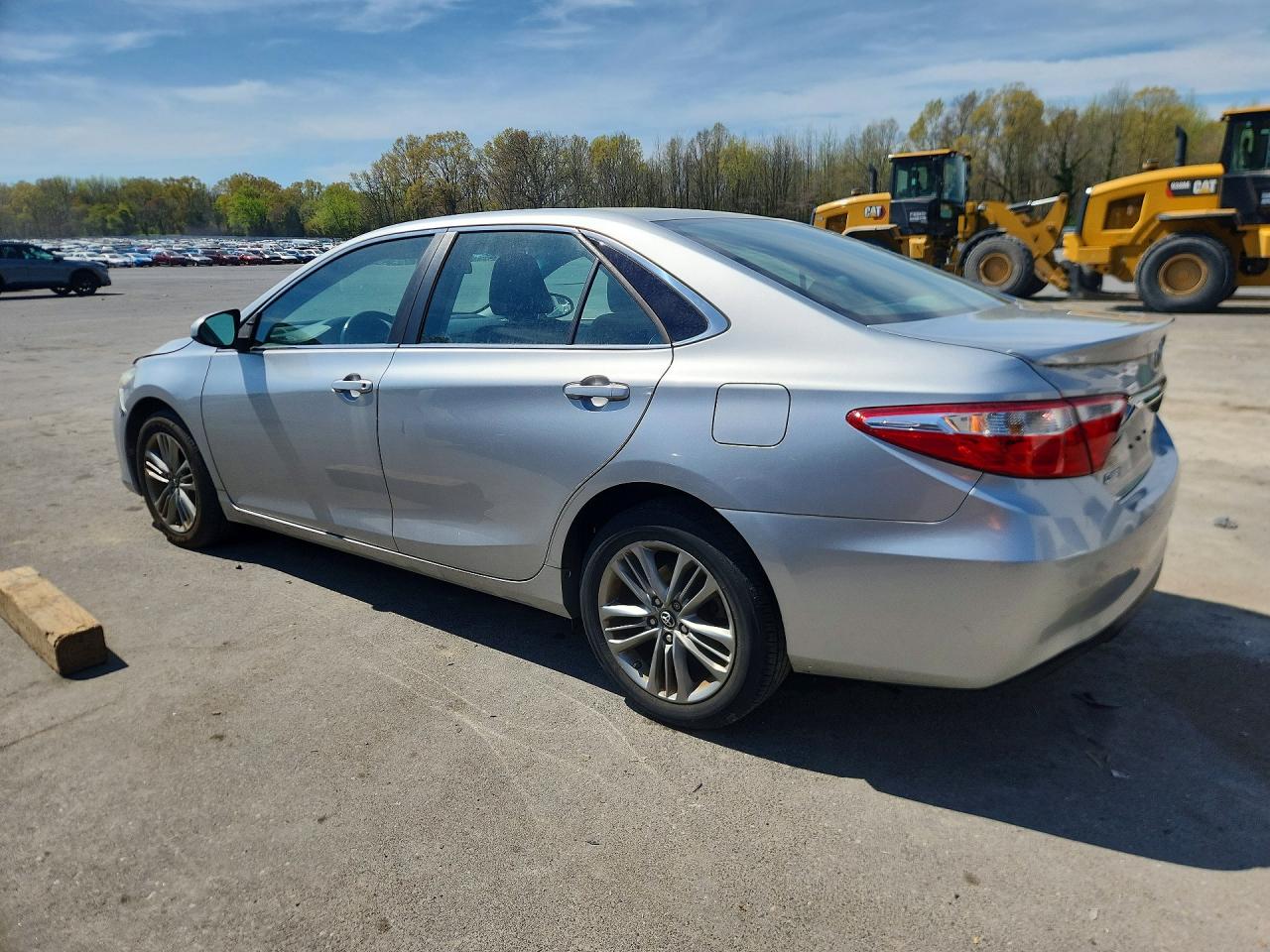 2017 TOYOTA CAMRY SE photo 3