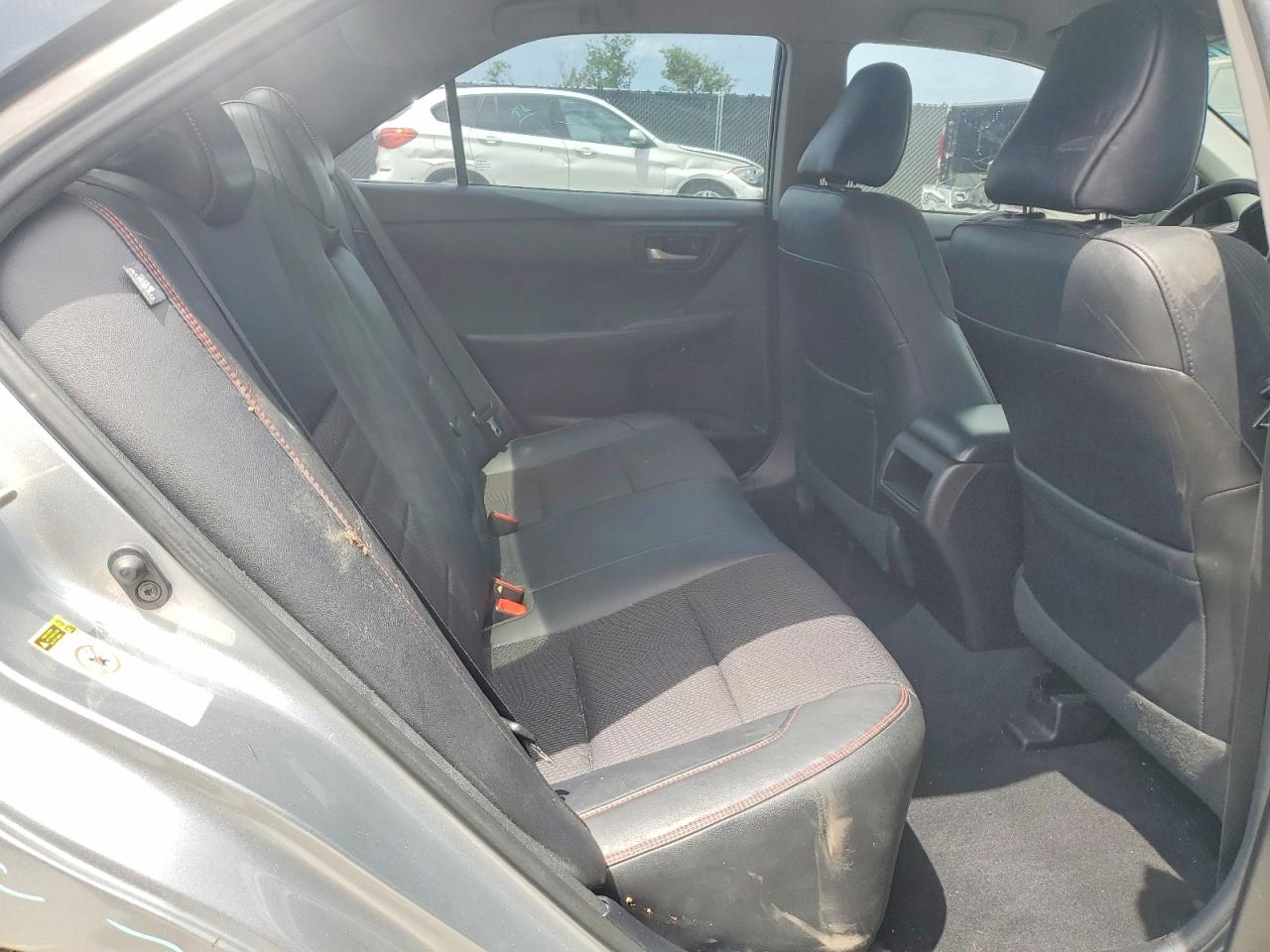 2016 TOYOTA CAMRY SE photo 19
