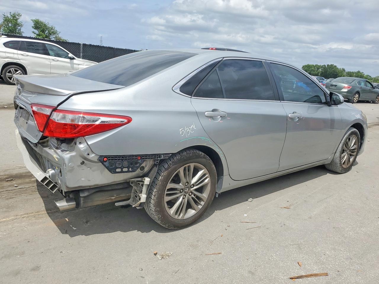 2016 TOYOTA CAMRY SE photo 5