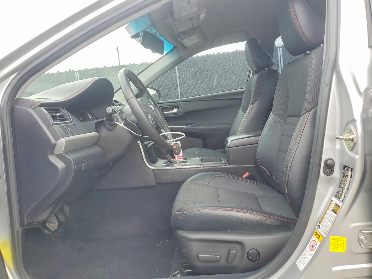 2016 TOYOTA CAMRY SE photo 13