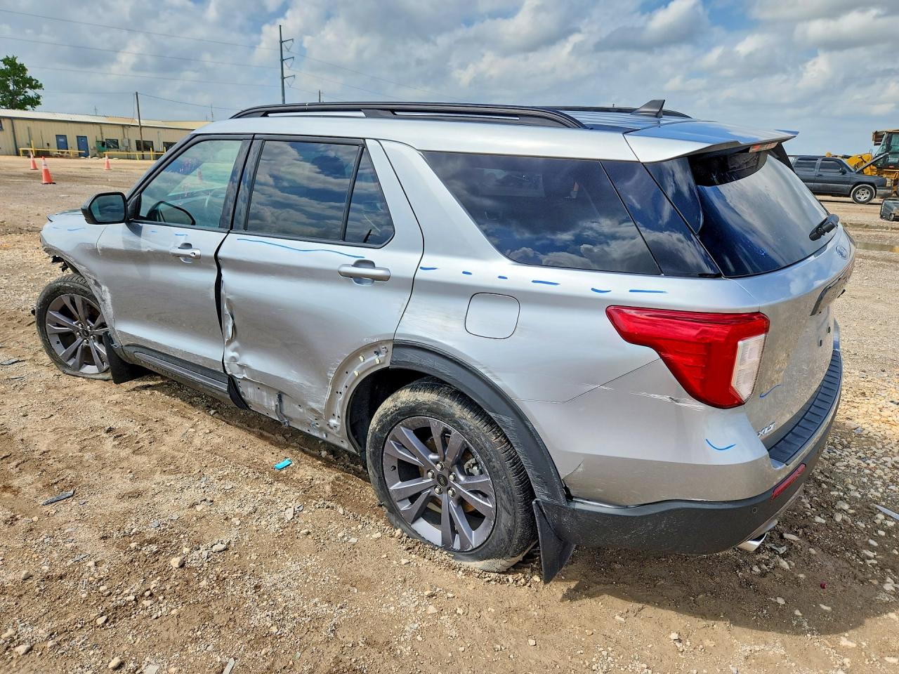 2023 FORD EXPLORER XLT photo 4