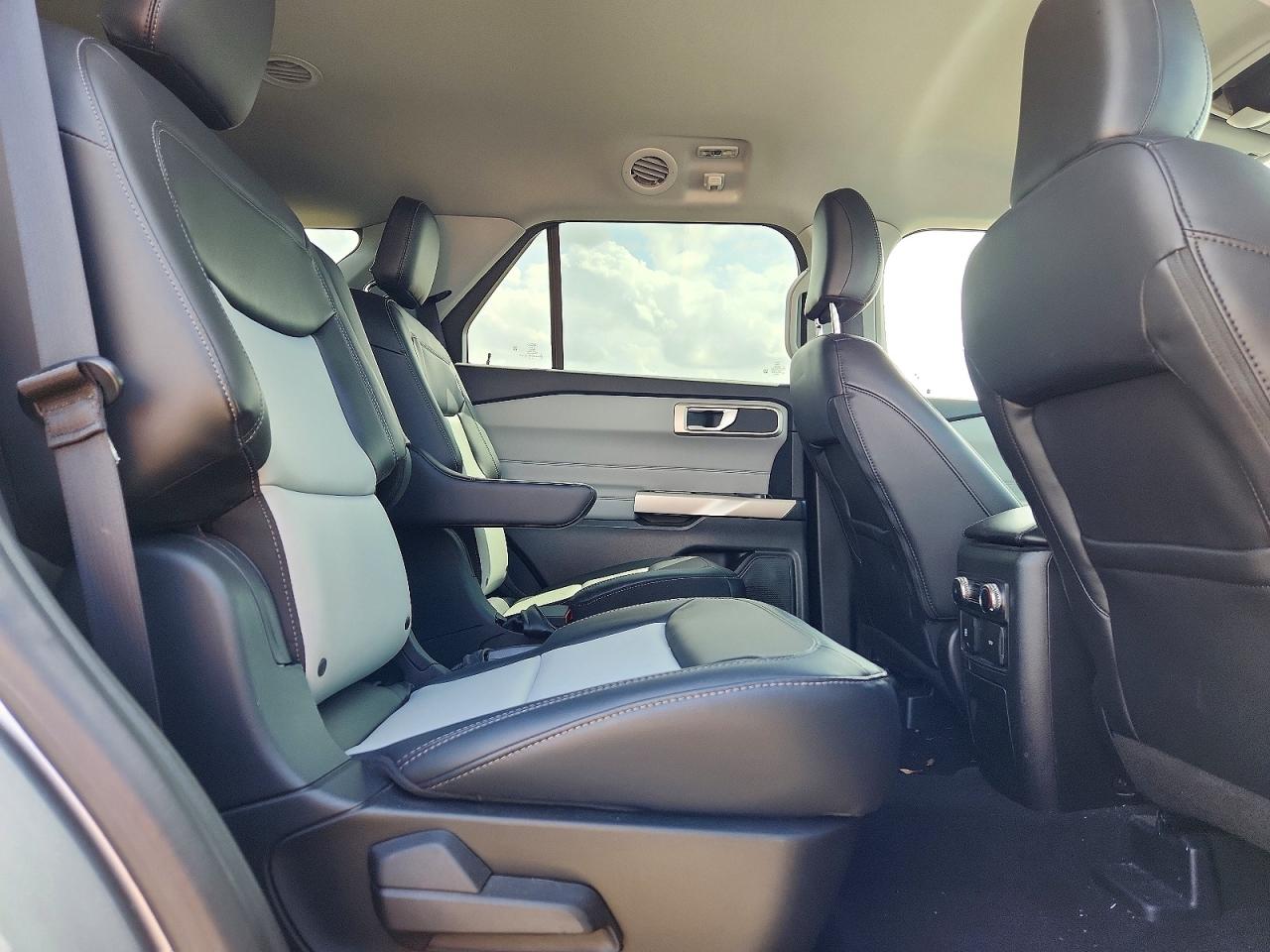 2023 FORD EXPLORER XLT photo 31