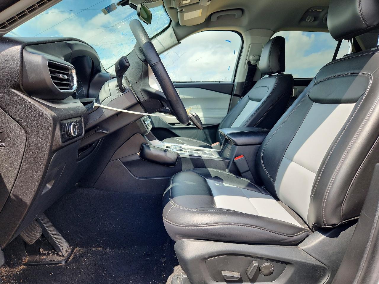 2023 FORD EXPLORER XLT photo 19