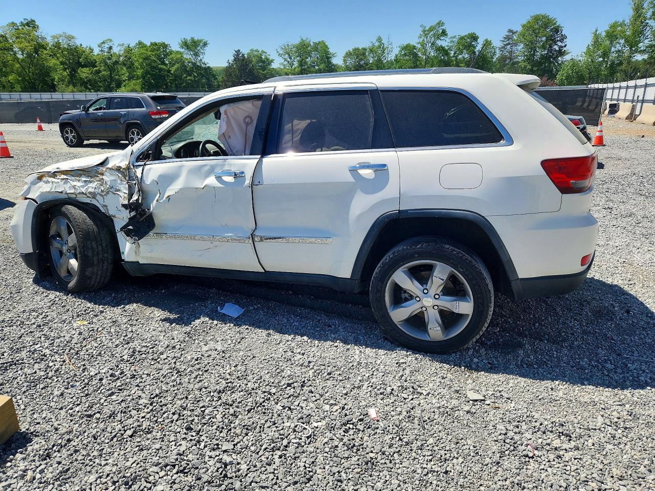 2011 JEEP GRAND CHEROKEE LIMITED photo 3