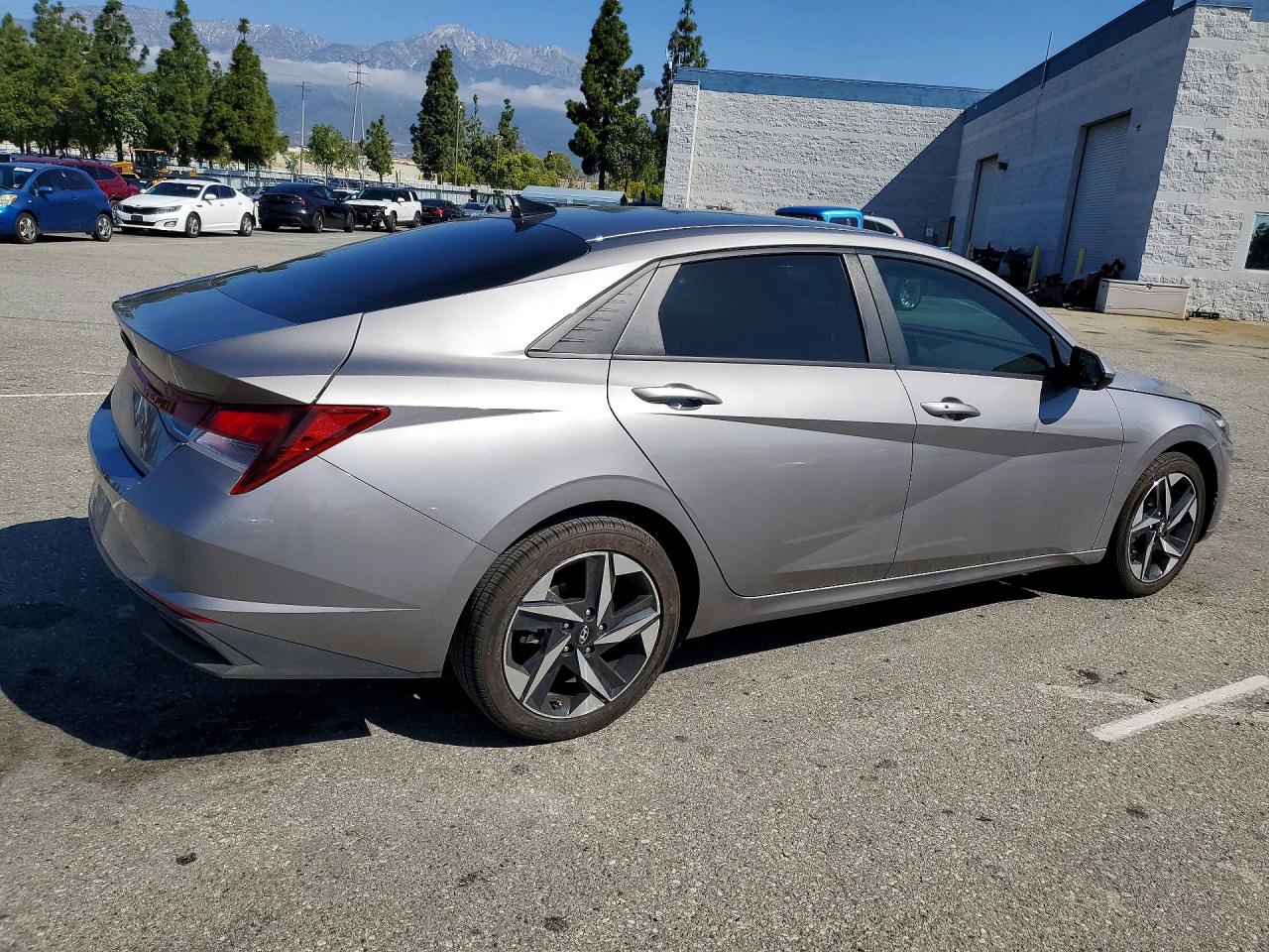 2023 HYUNDAI ELANTRA SEL photo 5