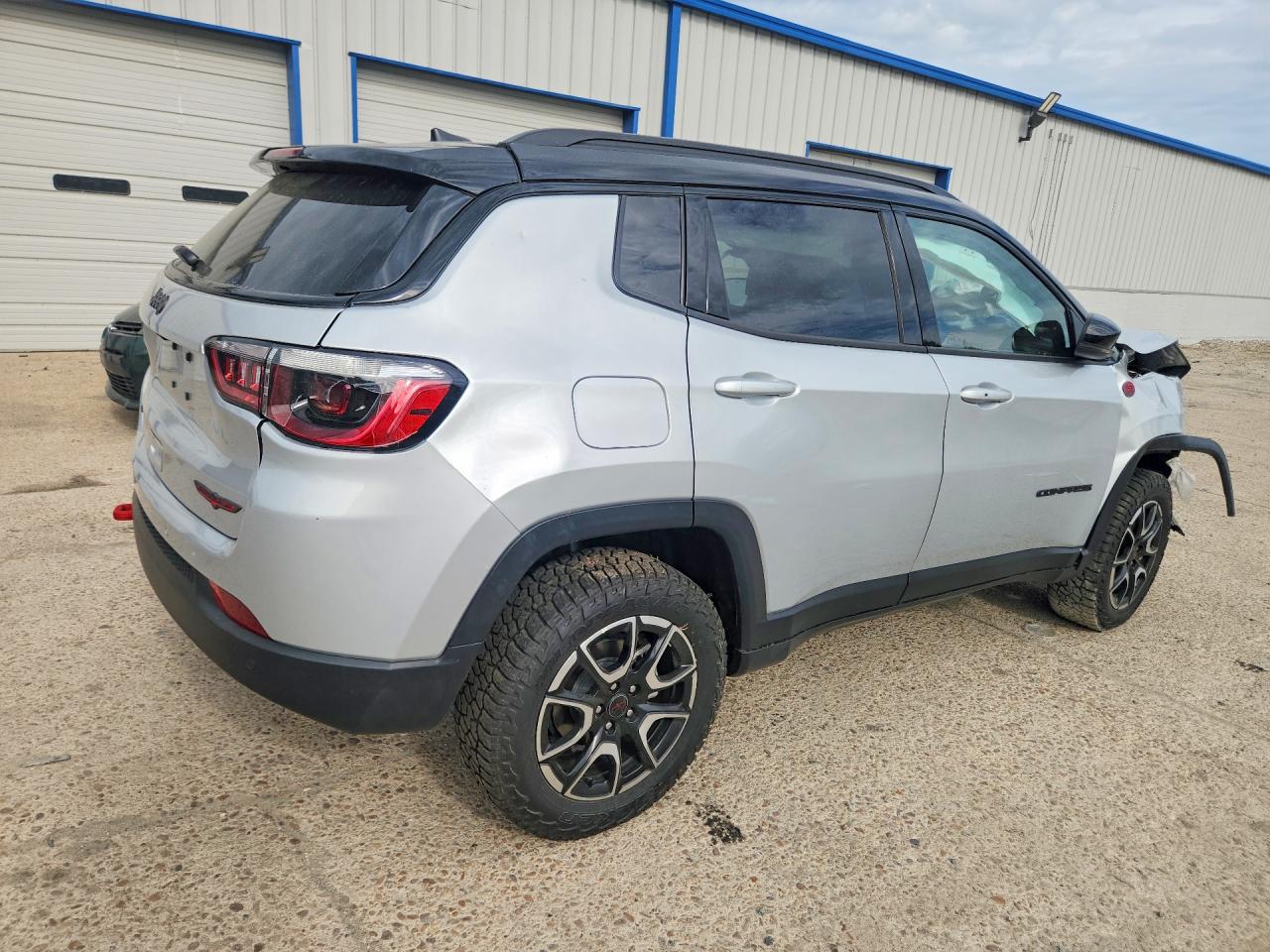 2025 JEEP COMPASS TRAILHAWK photo 7