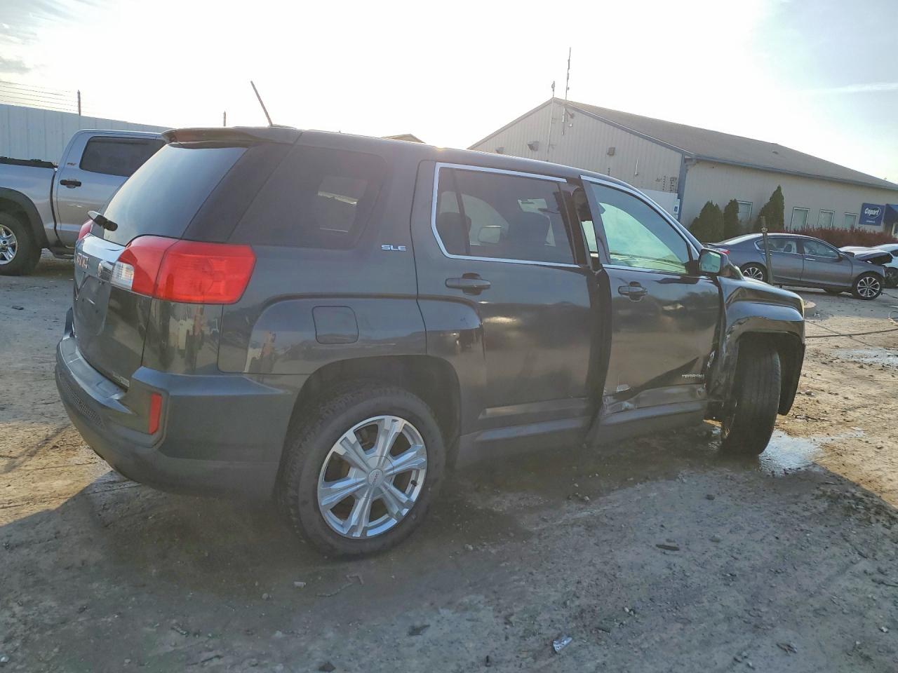 2017 GMC TERRAIN SLE photo 5