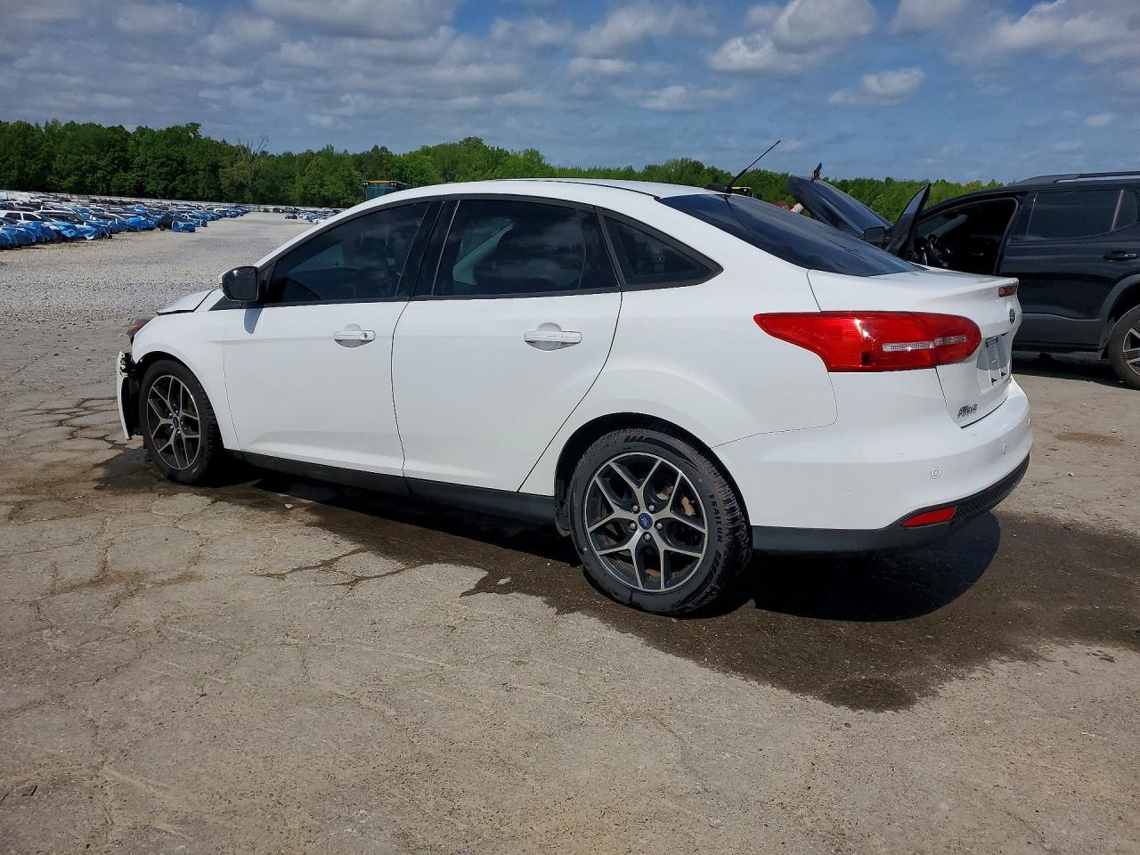 2017 FORD FOCUS SEL photo 3