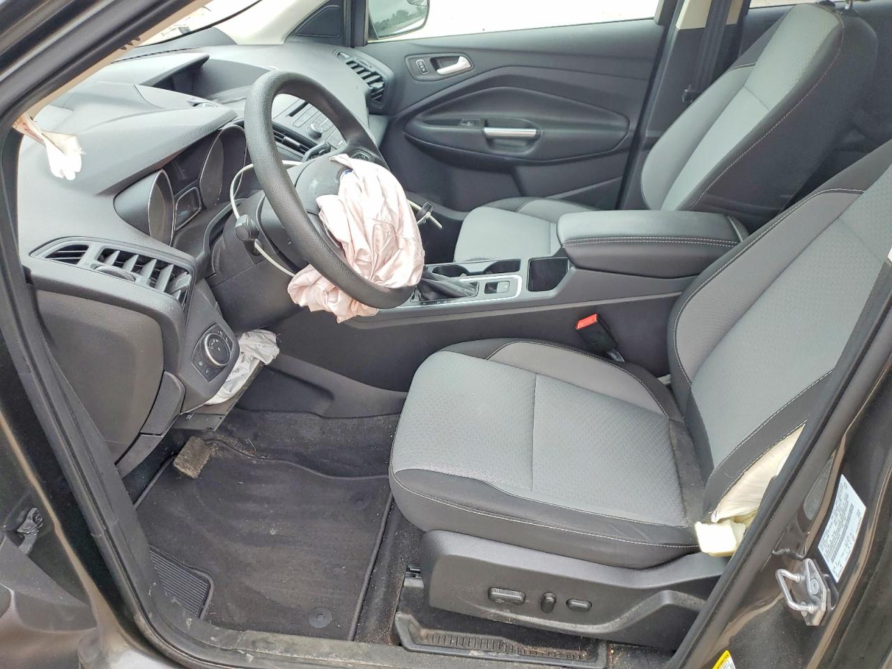 2017 FORD ESCAPE SE photo 19