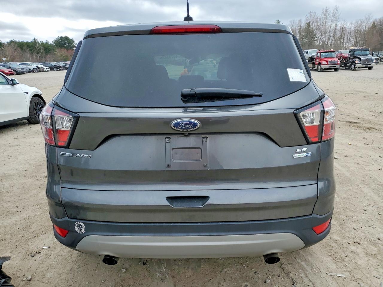 2017 FORD ESCAPE SE photo 16