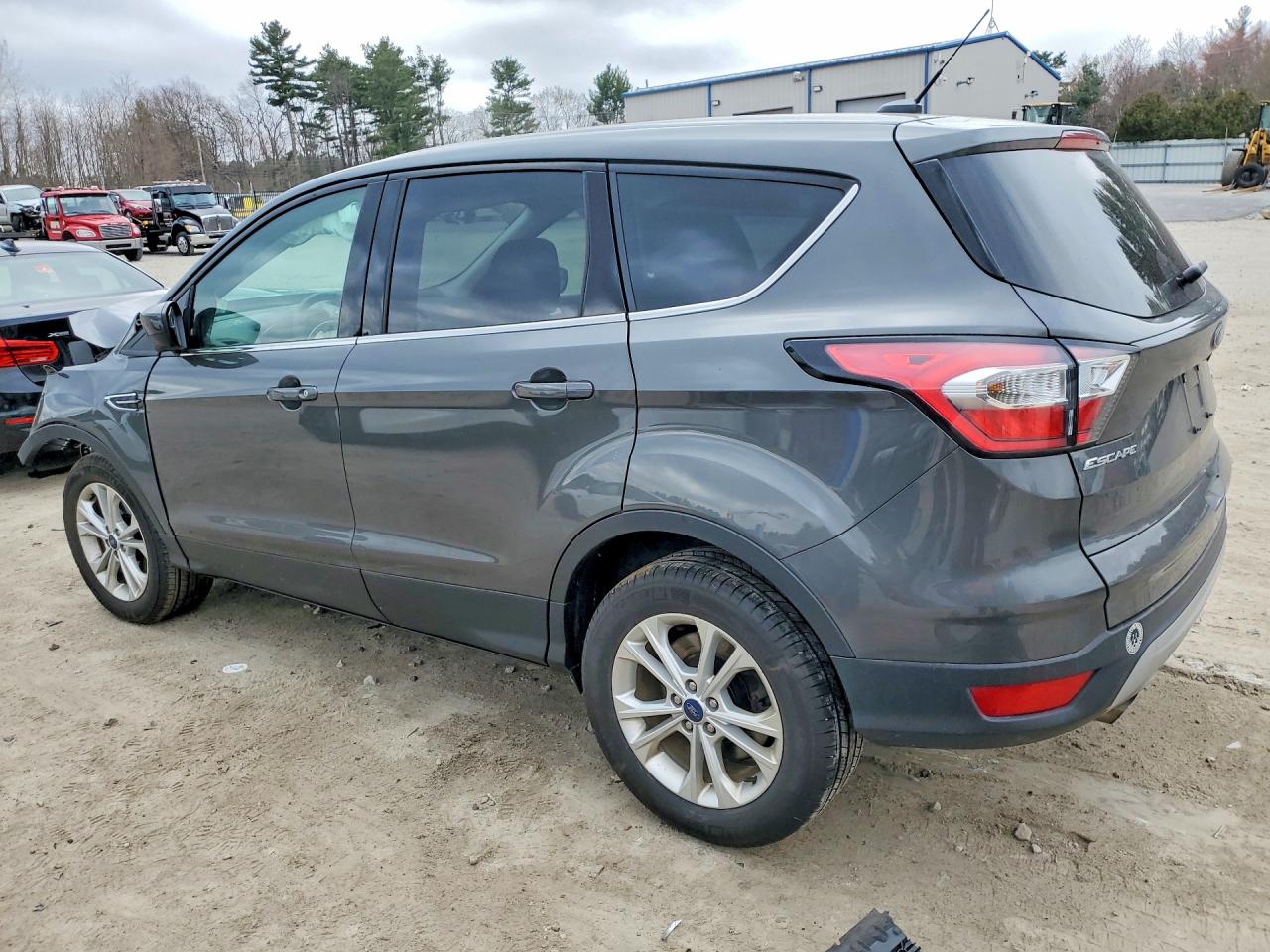 2017 FORD ESCAPE SE photo 4