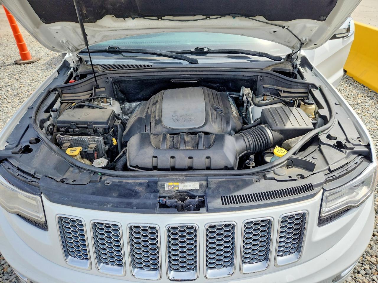 2014 JEEP GRAND CHEROKEE SUMMIT photo 23